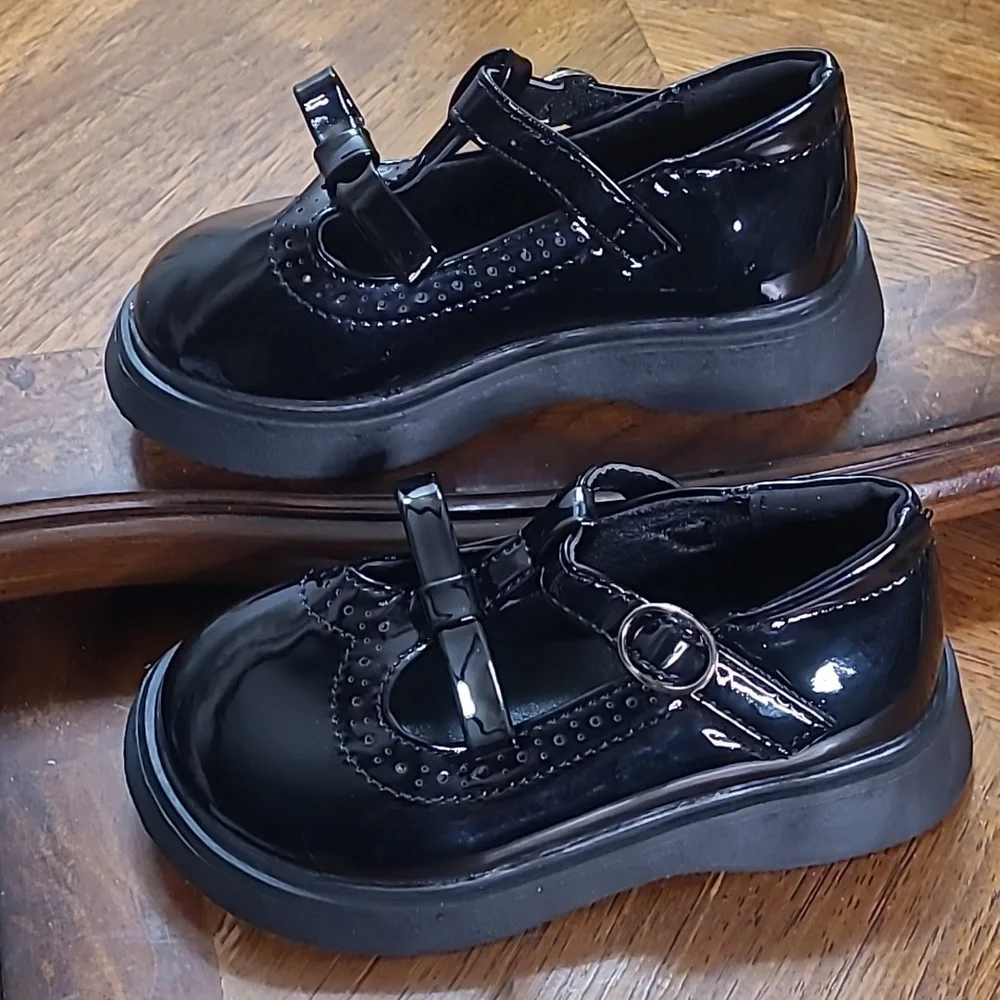 New! Girls toddler 9 black Mary Jane classic patent leather formal dress shoes